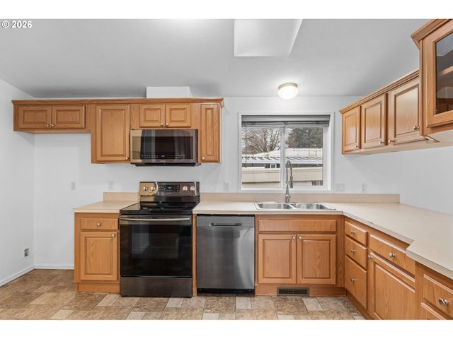 1501 N HAYDEN ISLAND Dr 61C, Portland, OR 97217