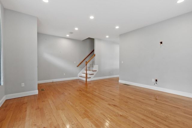 66 Oak St 66, Clinton, MA 01510