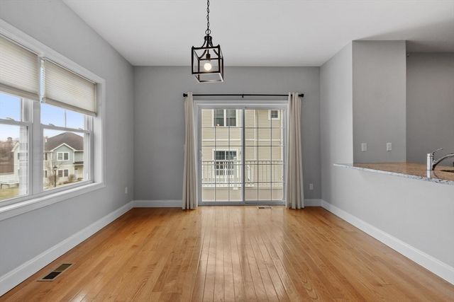 66 Oak St 66, Clinton, MA 01510