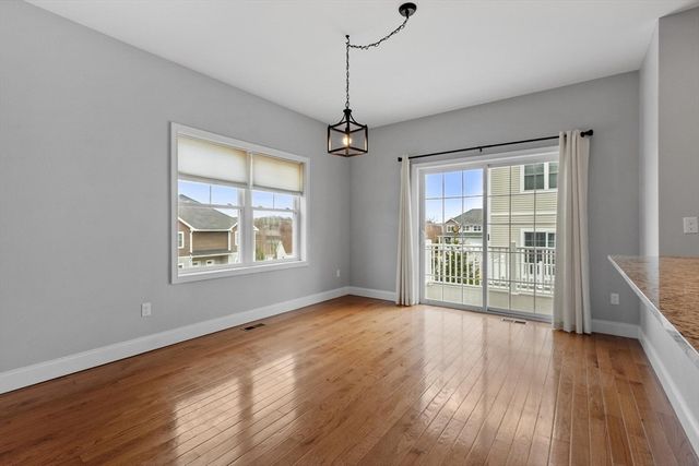 66 Oak St 66, Clinton, MA 01510