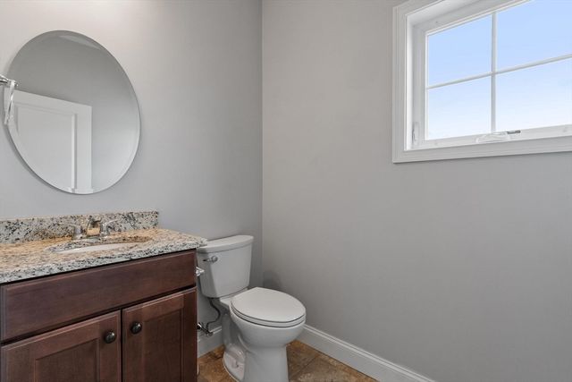 66 Oak St 66, Clinton, MA 01510