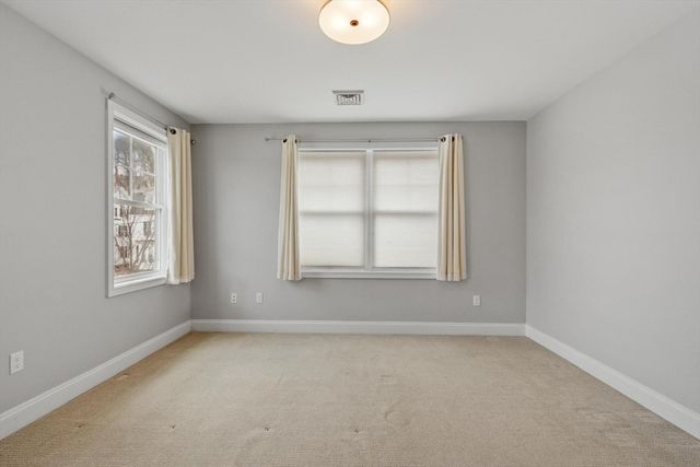 66 Oak St 66, Clinton, MA 01510