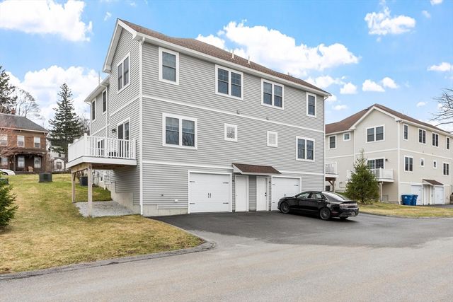 66 Oak St 66, Clinton, MA 01510