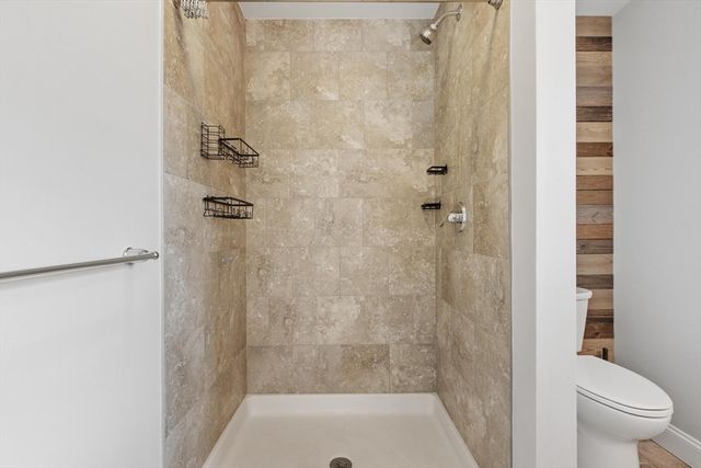 66 Oak St 66, Clinton, MA 01510