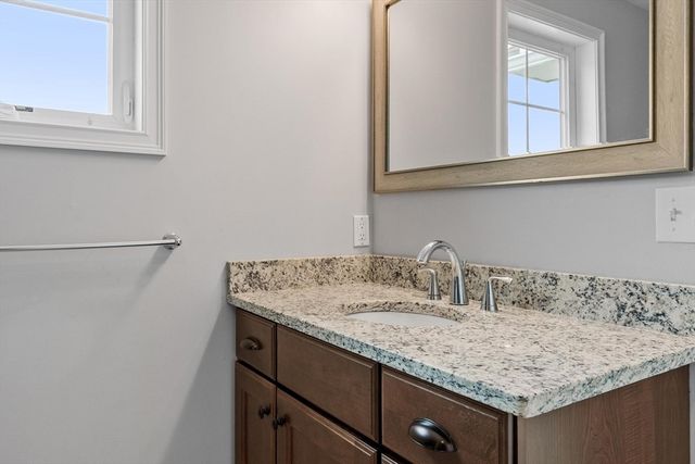 66 Oak St 66, Clinton, MA 01510