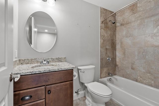 66 Oak St 66, Clinton, MA 01510