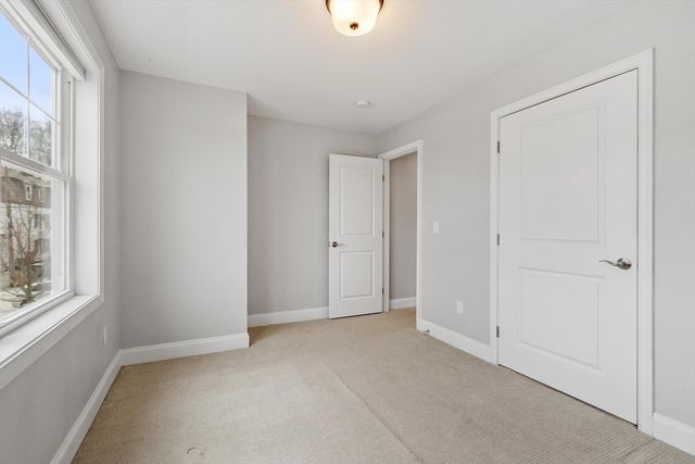 66 Oak St 66, Clinton, MA 01510