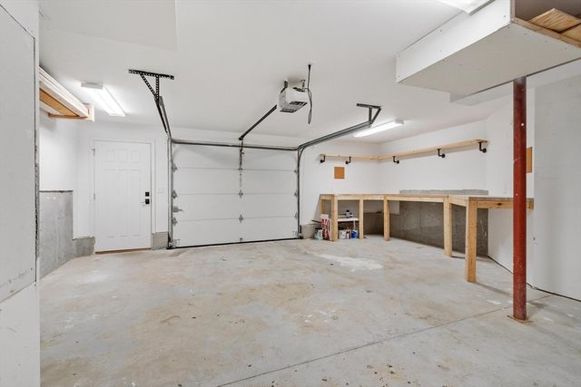 66 Oak St 66, Clinton, MA 01510