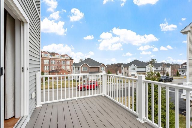 66 Oak St 66, Clinton, MA 01510