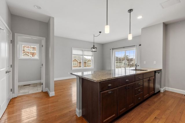 66 Oak St 66, Clinton, MA 01510