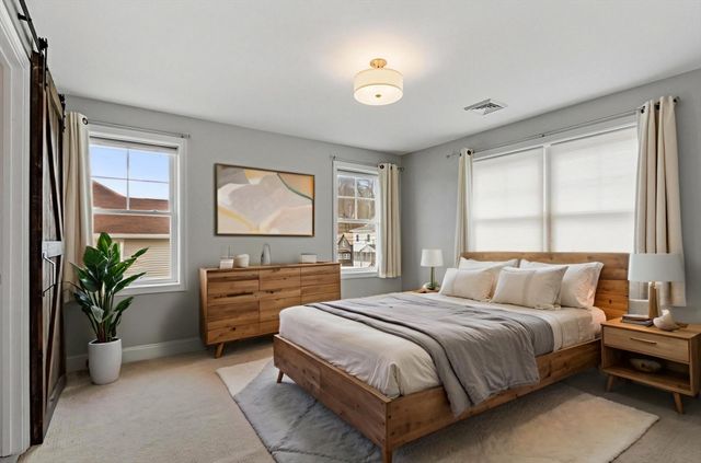 66 Oak St 66, Clinton, MA 01510