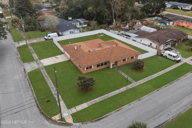 1751 STARWAN Road E, Jacksonville, FL 32211