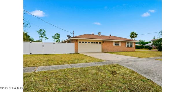 1751 STARWAN Road E, Jacksonville, FL 32211