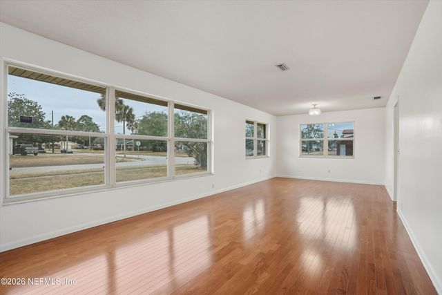 1751 STARWAN Road E, Jacksonville, FL 32211