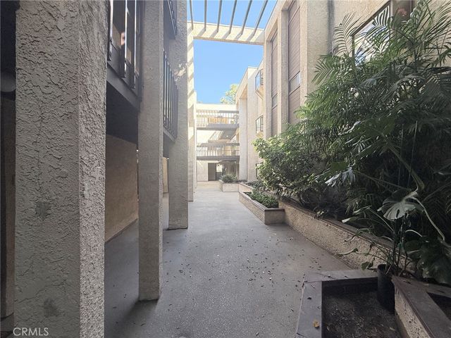 2121 Scott Road 104, Burbank, CA 91504