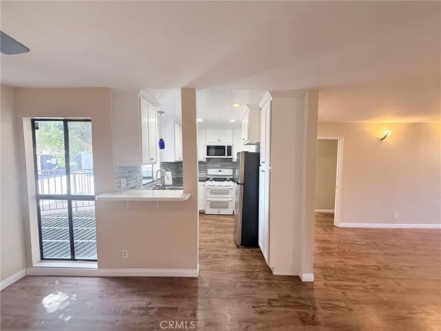 2121 Scott Road 104, Burbank, CA 91504