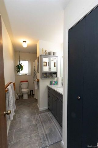5685 S Aylesbury Drive, Waterford, MI 48327