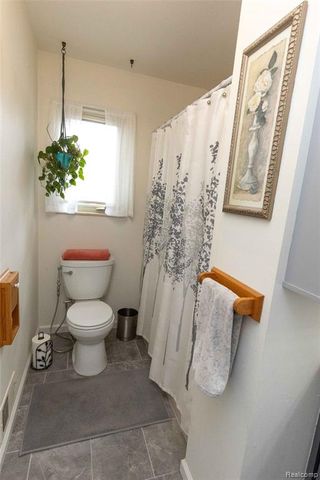 5685 S Aylesbury Drive, Waterford, MI 48327