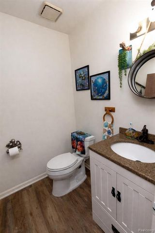 5685 S Aylesbury Drive, Waterford, MI 48327