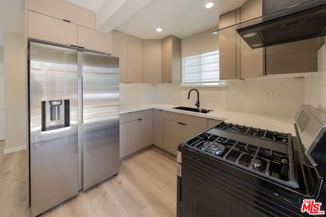 8437 Wakefield Avenue, Panorama City (los Angeles), CA 91402