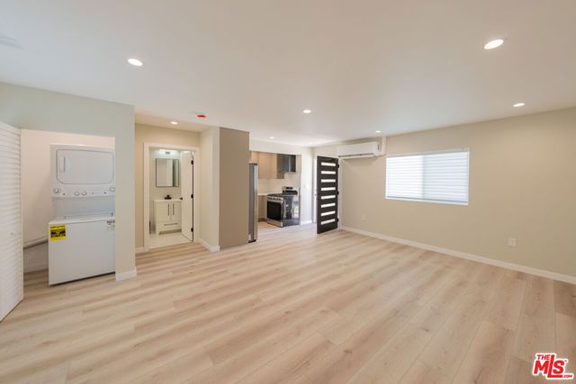 8437 Wakefield Avenue, Panorama City (los Angeles), CA 91402