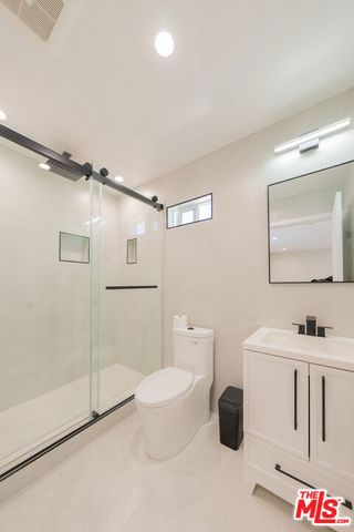 8437 Wakefield Avenue, Panorama City (los Angeles), CA 91402