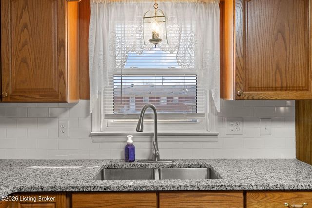 5309 Dahl Rd, Louisville, KY 40213