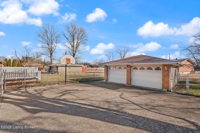 5309 Dahl Rd, Louisville, KY 40213