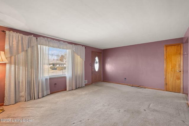 5309 Dahl Rd, Louisville, KY 40213