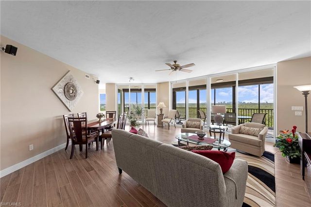 445 Cove Tower DR # 702, Naples, FL 34110