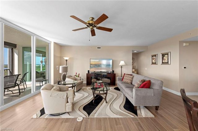 445 Cove Tower DR # 702, Naples, FL 34110