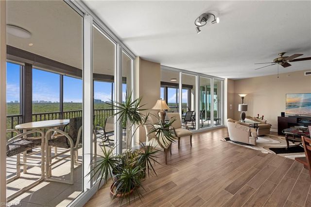 445 Cove Tower DR # 702, Naples, FL 34110