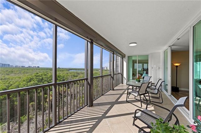 445 Cove Tower DR # 702, Naples, FL 34110