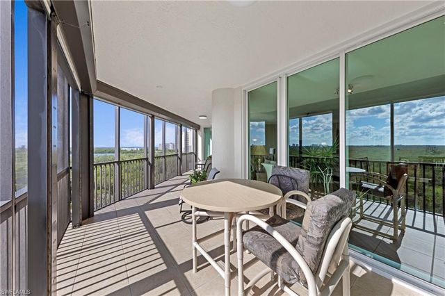 445 Cove Tower DR # 702, Naples, FL 34110