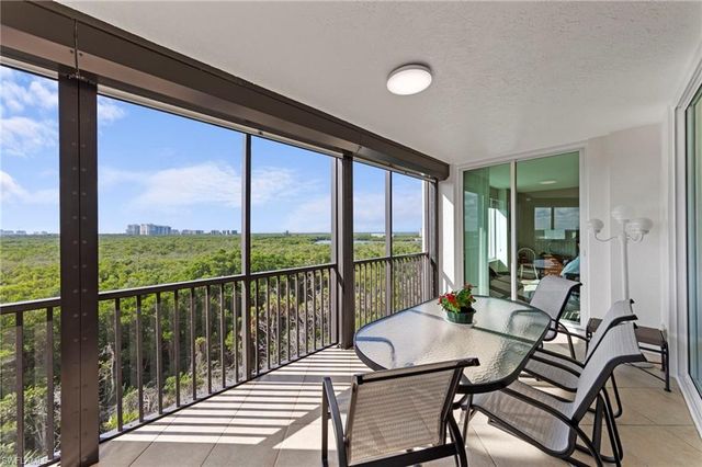 445 Cove Tower DR # 702, Naples, FL 34110