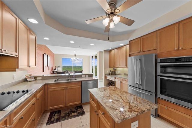 445 Cove Tower DR # 702, Naples, FL 34110