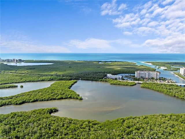 445 Cove Tower DR # 702, Naples, FL 34110