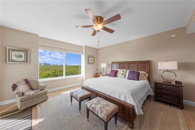 445 Cove Tower DR # 702, Naples, FL 34110