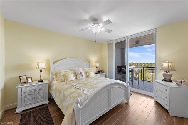 445 Cove Tower DR # 702, Naples, FL 34110