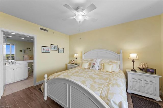 445 Cove Tower DR # 702, Naples, FL 34110