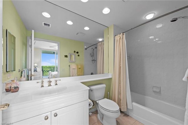 445 Cove Tower DR # 702, Naples, FL 34110