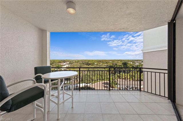 445 Cove Tower DR # 702, Naples, FL 34110