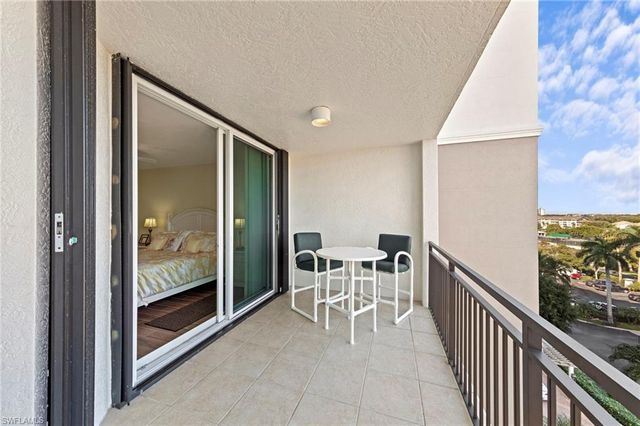 445 Cove Tower DR # 702, Naples, FL 34110