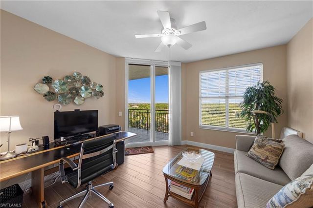 445 Cove Tower DR # 702, Naples, FL 34110