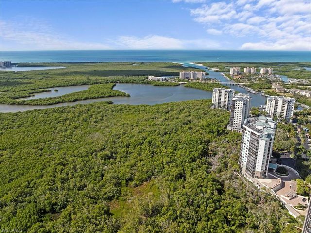 445 Cove Tower DR # 702, Naples, FL 34110