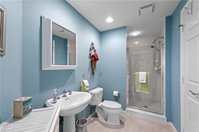 445 Cove Tower DR # 702, Naples, FL 34110