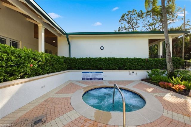 445 Cove Tower DR # 702, Naples, FL 34110