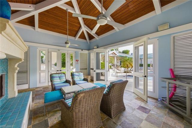 445 Cove Tower DR # 702, Naples, FL 34110