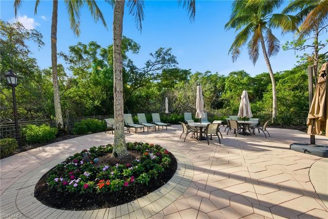 445 Cove Tower DR # 702, Naples, FL 34110