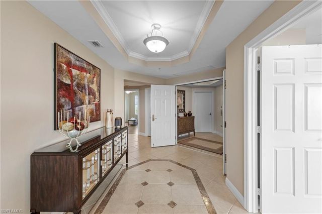 445 Cove Tower DR # 702, Naples, FL 34110